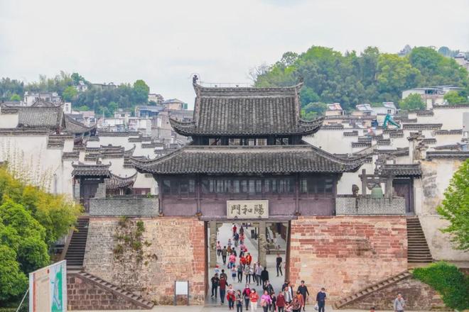 杨紫新剧家业取景地曝光,中式美学惊艳不输开封洛阳 第13张 杨紫新剧家业取景地曝光,中式美学惊艳不输开封洛阳 第13张