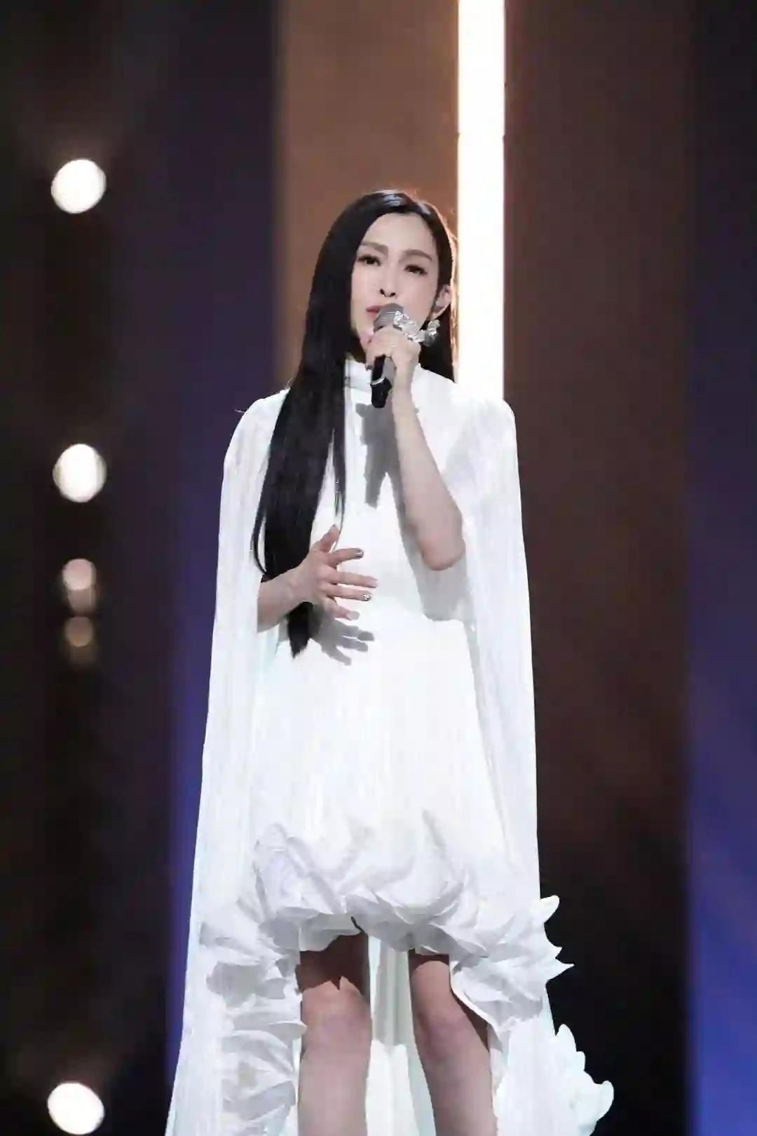 乘风2026选曲风波再起,观众投票公正性遭质疑,官方澄清仍难平众议 第3张 乘风2026选曲风波再起,观众投票公正性遭质疑,官方澄清仍难平众议 第3张