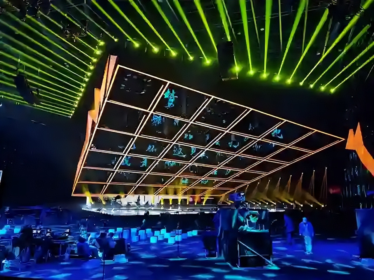 乘风2026选曲风波再起,观众投票公正性遭质疑,官方澄清仍难平众议 第5张 乘风2026选曲风波再起,观众投票公正性遭质疑,官方澄清仍难平众议 第5张