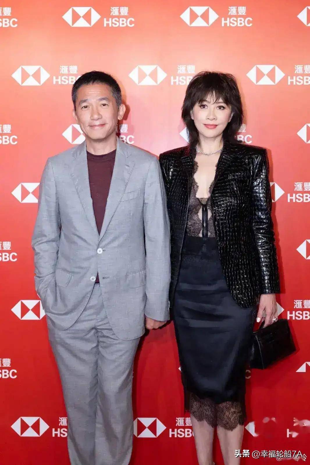 梁朝伟刘嘉玲红毯名场面走红，反差感爱情展现生活本真