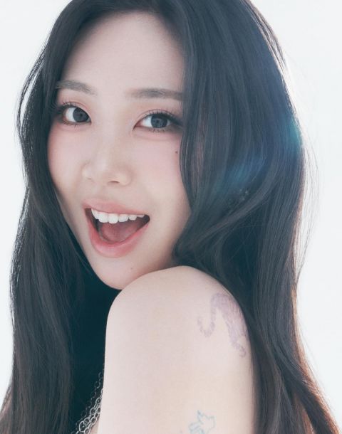 李泳知眼袋手术效果显著,路人当场认出并称赞,四年等待获高评价