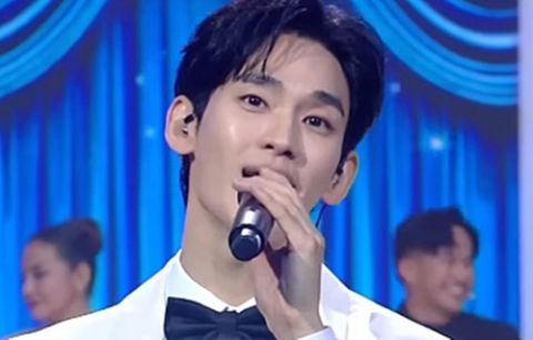 金秀贤时隔17个月重回公众视线，瘦削献唱经典曲目，十月将举办两万人大规模粉丝见面会