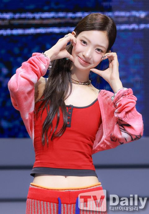 志效亲妹妹出道!TWICE成员现身HYBE新女团,三姐妹同框合照超温馨 第3张 志效亲妹妹出道!TWICE成员现身HYBE新女团,三姐妹同框合照超温馨 第3张