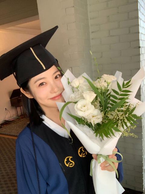 辛睿恩耗时十年终获成均馆大学学位，深情发文告别校园