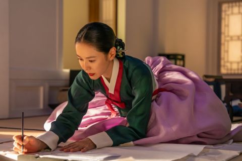 孙艺真、池昌旭、NANA三人联手，Netflix挑情丑闻剧照曝光，禁恋大幕拉开
