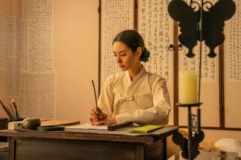 孙艺真、池昌旭、NANA三人联手，Netflix挑情丑闻剧照曝光，禁恋大幕拉开