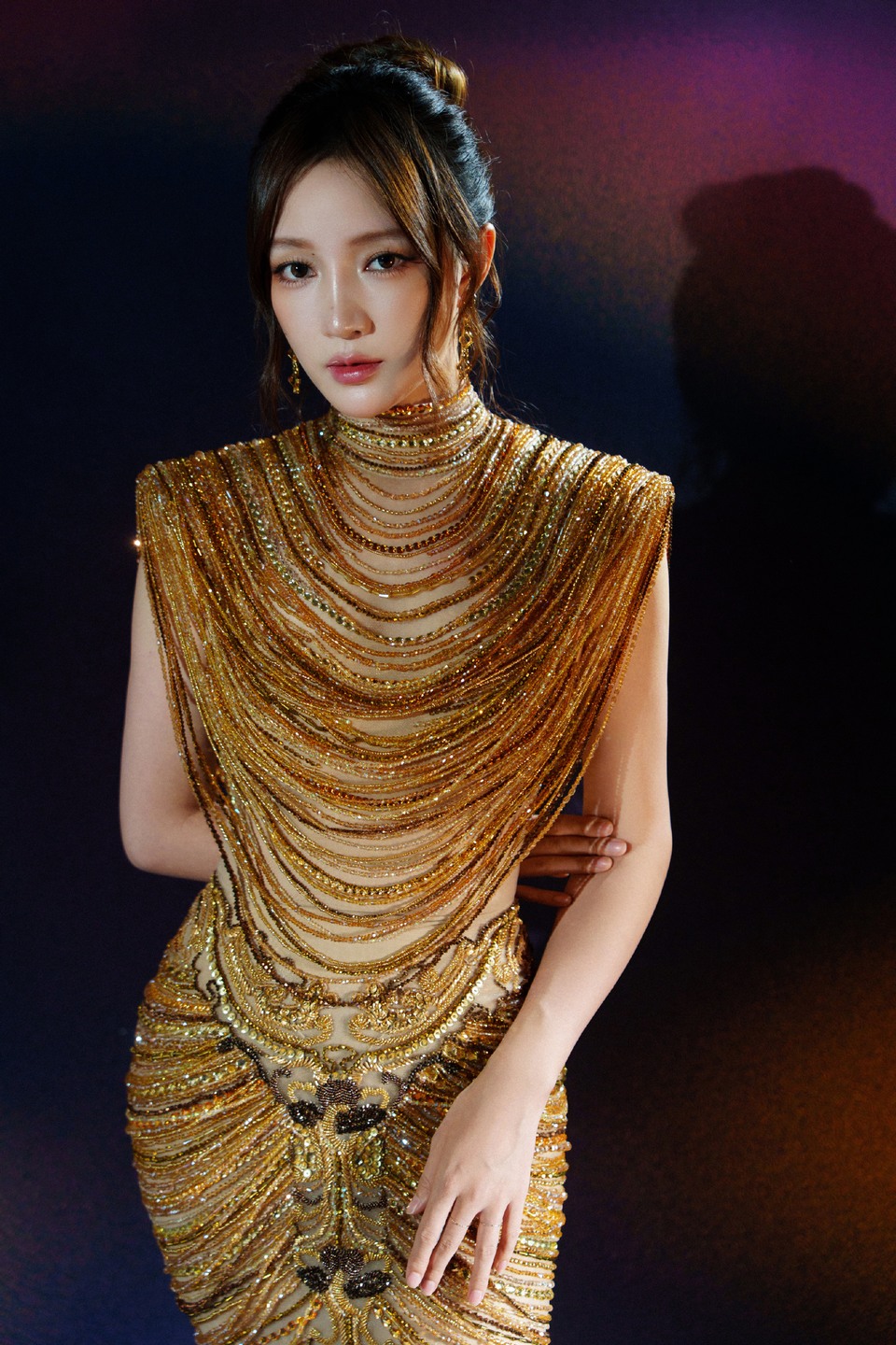孟佳流光溢彩之夜 从透明空间走来闪耀非凡
