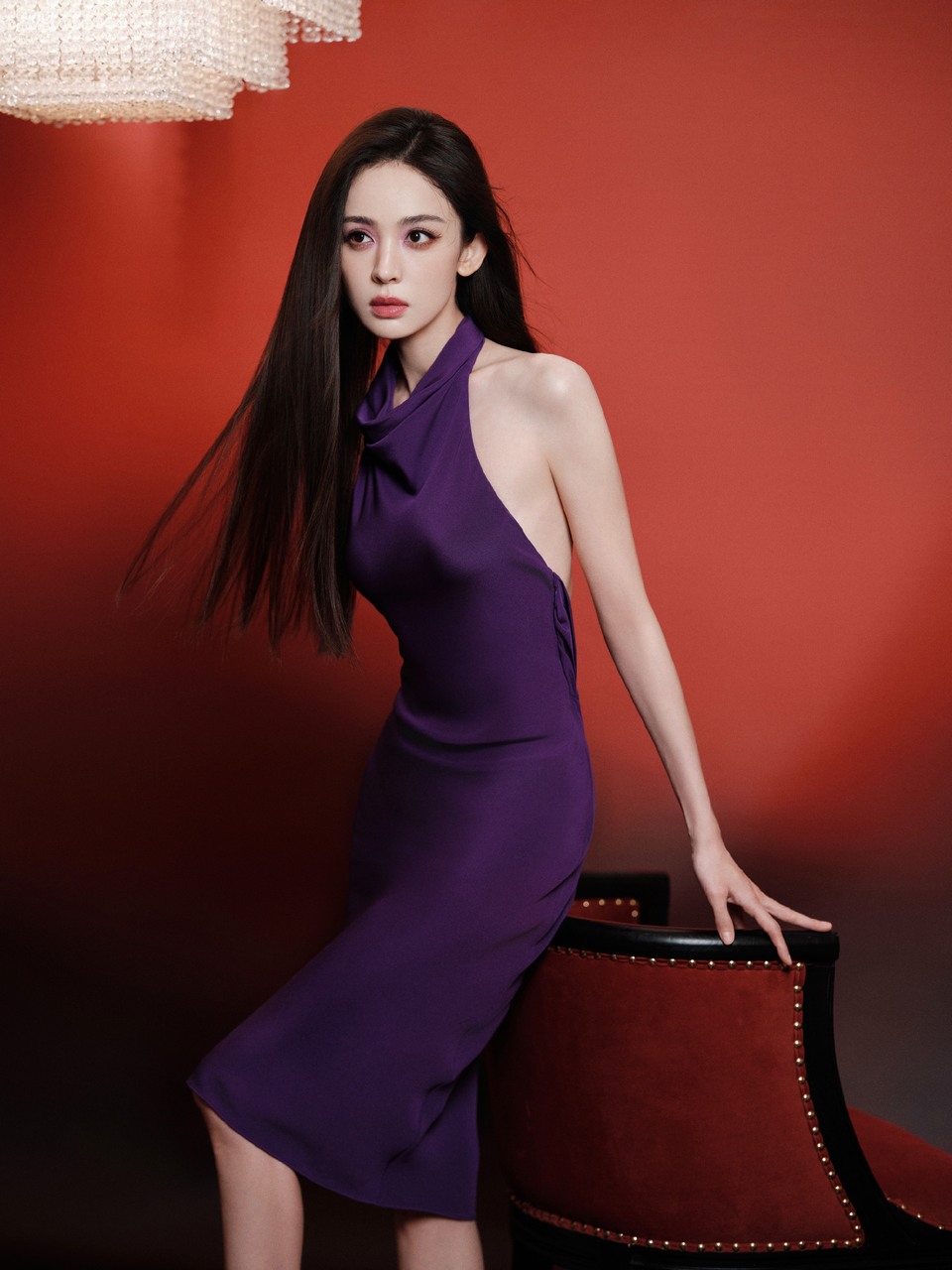 古力娜扎在缤纷碰撞中 摩登映像邂逅个性光芒