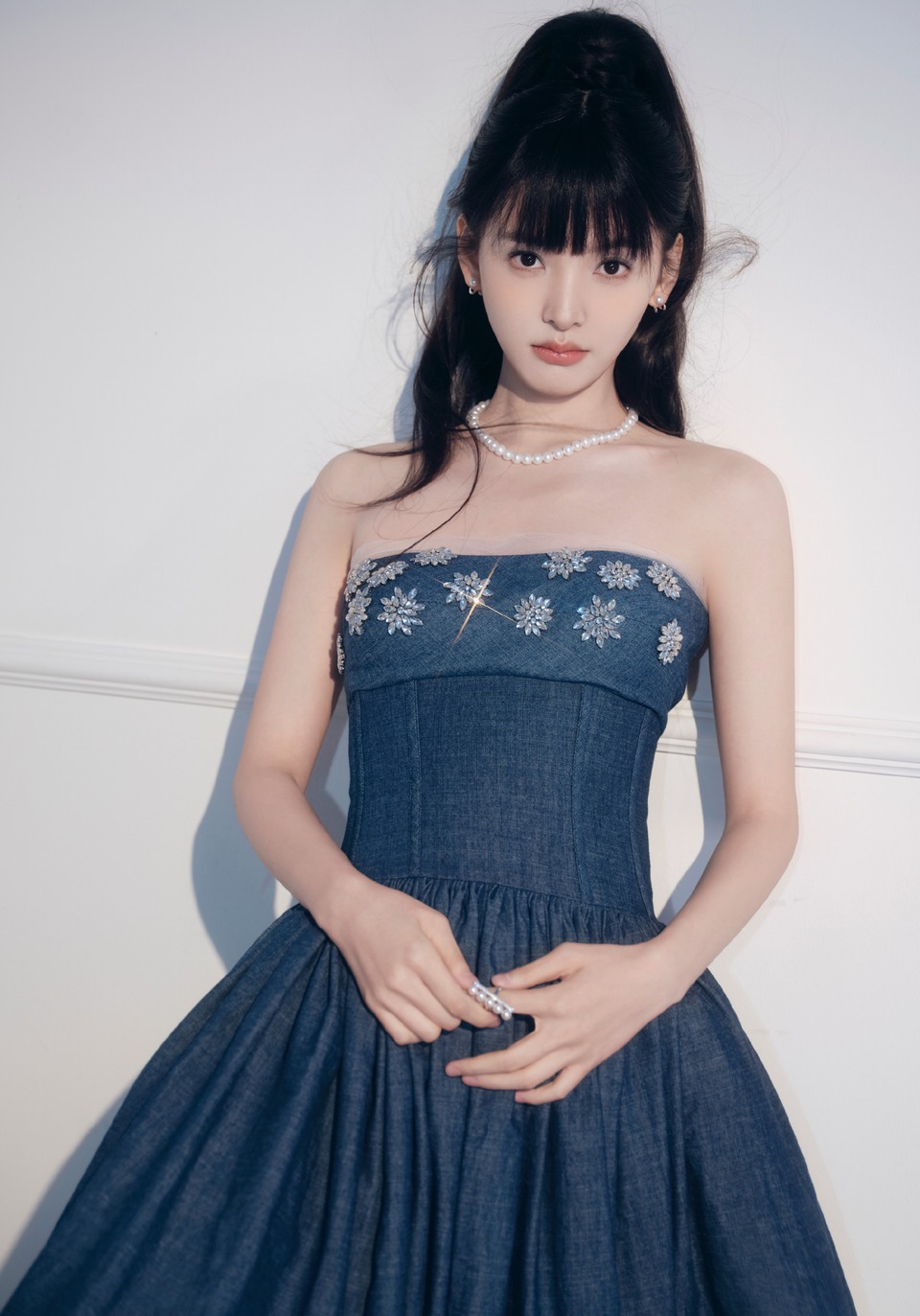 章若楠刘海儿高马尾造型 美貌更新氧气感满满