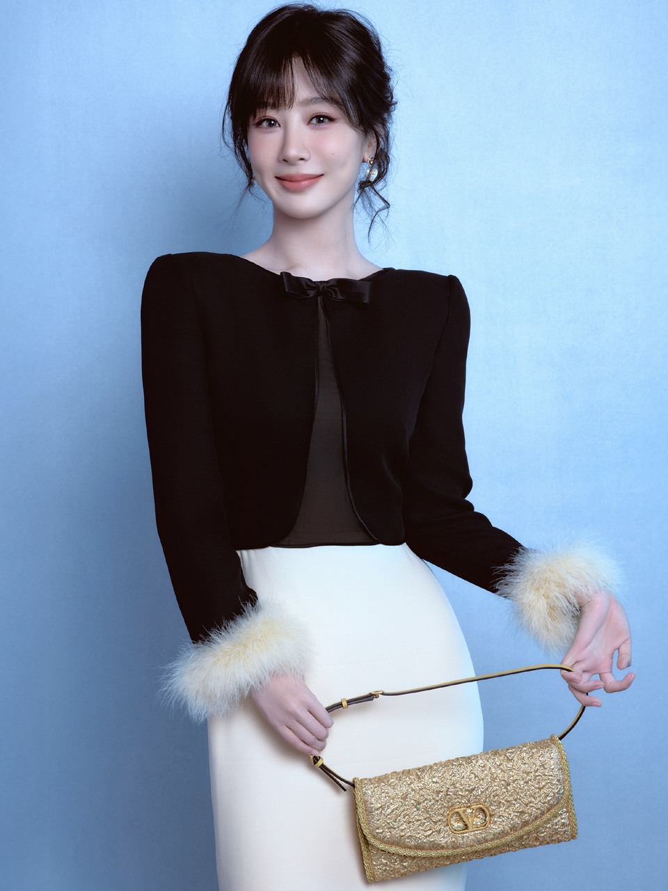 杨紫拾起光的碎片点缀裙边 书写永不褪色的浪漫  第6张