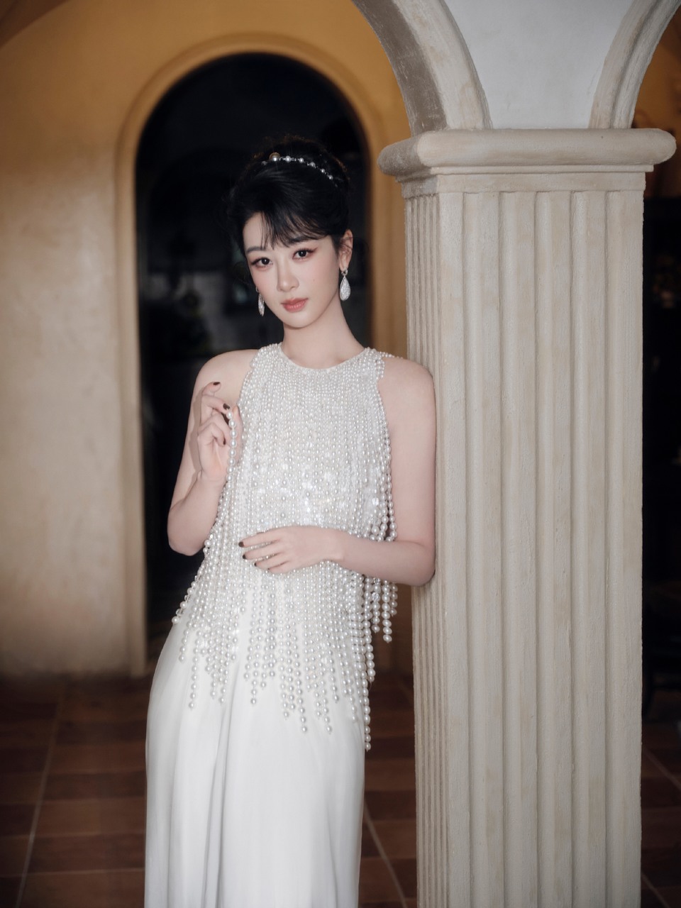 杨紫温柔韵律自带光芒 珠光编织的绮丽梦境  第6张