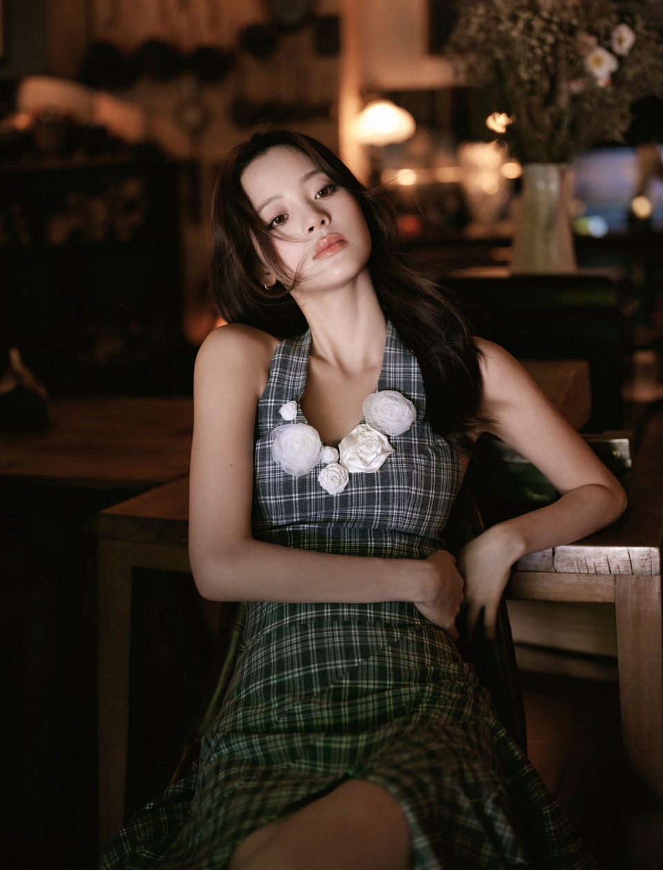 欧阳娜正悄悄酝酿 娜明媚阳光透过云层洒在窗边  第3张