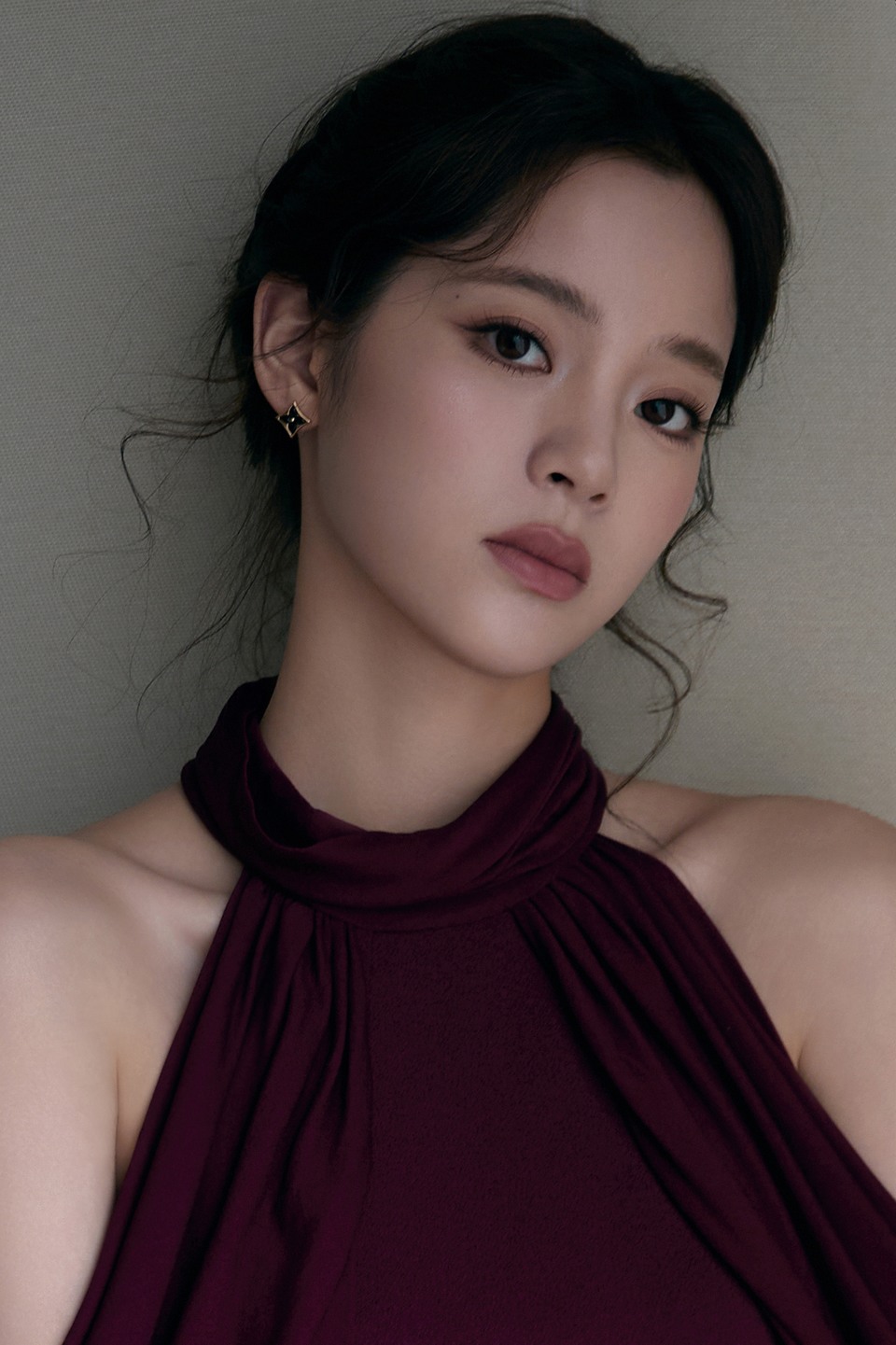 欧阳娜娜佳人熠熠生辉  一袭红裙宛如绽放的玫瑰 第9张