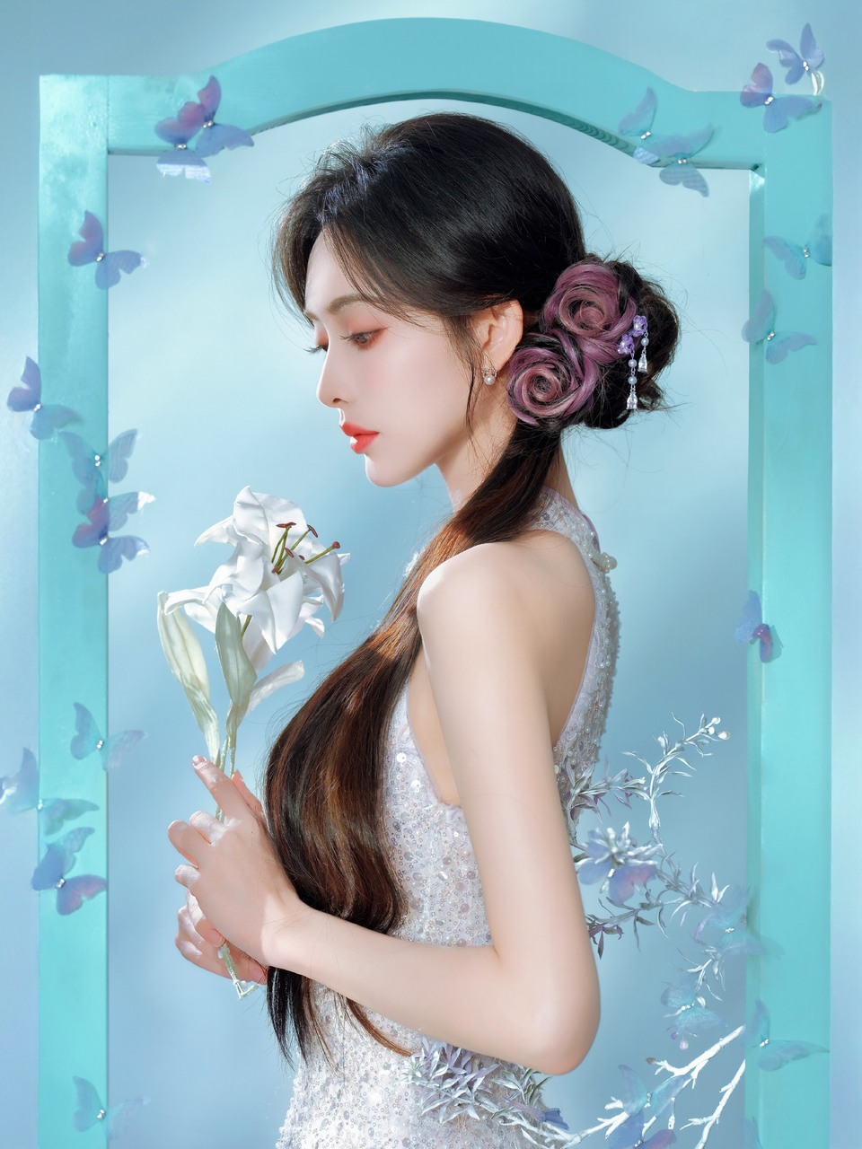孟子义眉眼如画顾盼生辉 纤手握折扇悠悠东方韵  第4张