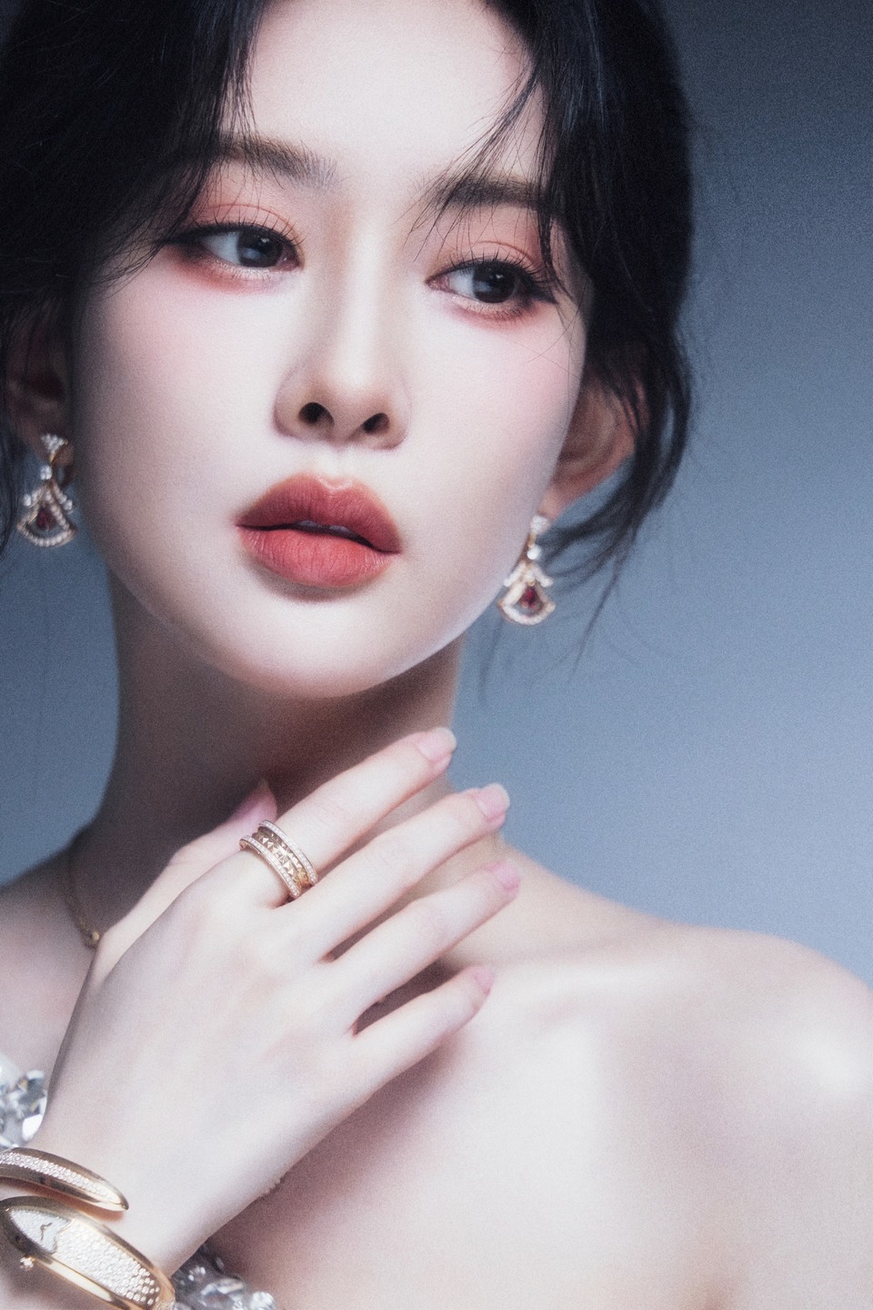 孟子义斑斓光影曼妙身姿 一同坠入蓝色潮汐之境  第6张