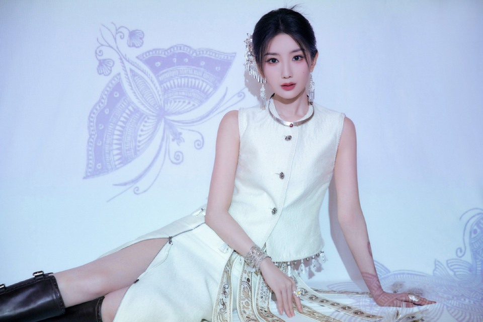 毛晓彤银饰叮当月光作序 山水花鸟定格此刻美好  第2张