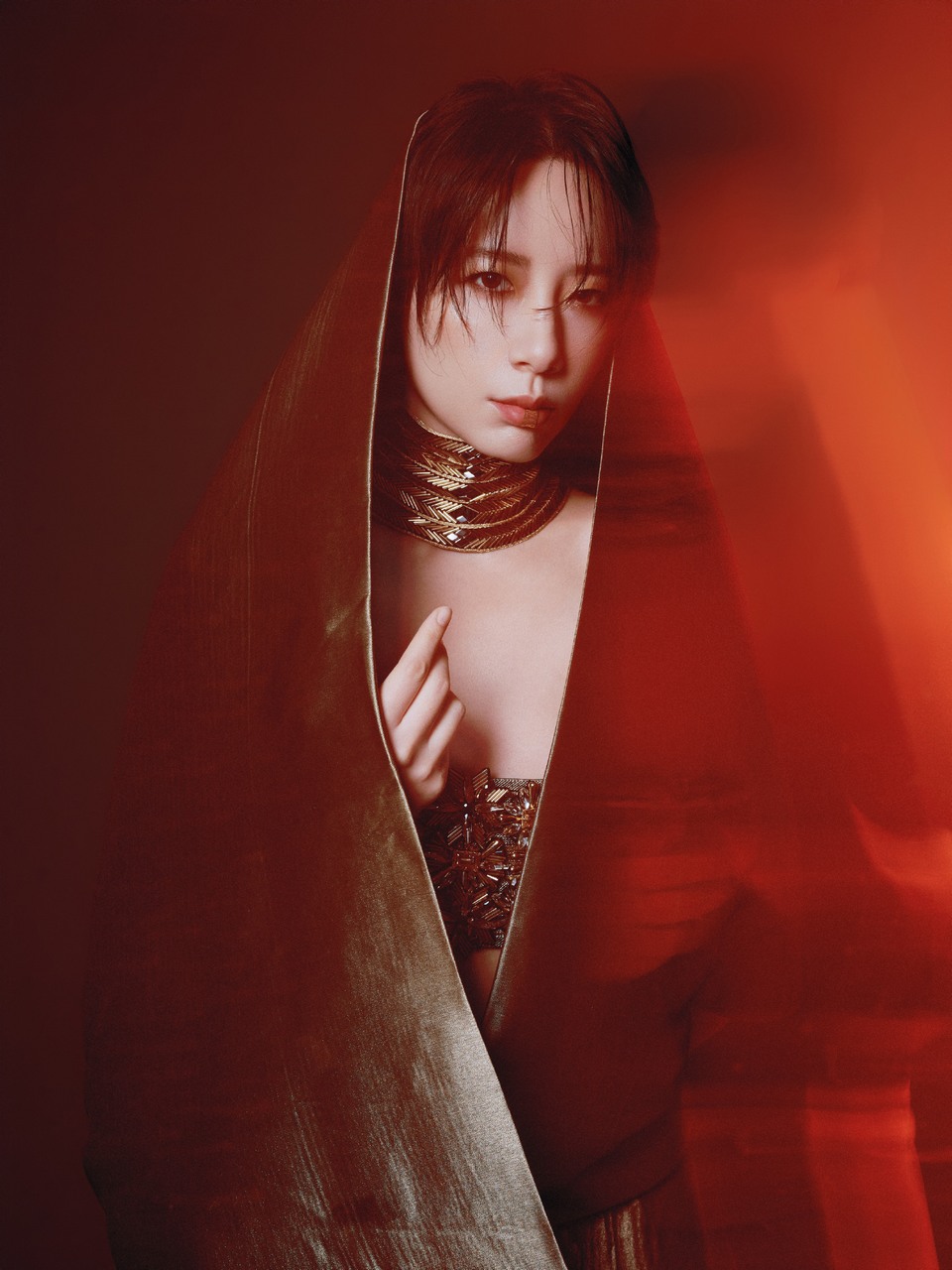 李斯丹妮时光执笔化身传奇 为秋天落笔一抹浓重的色调  第2张