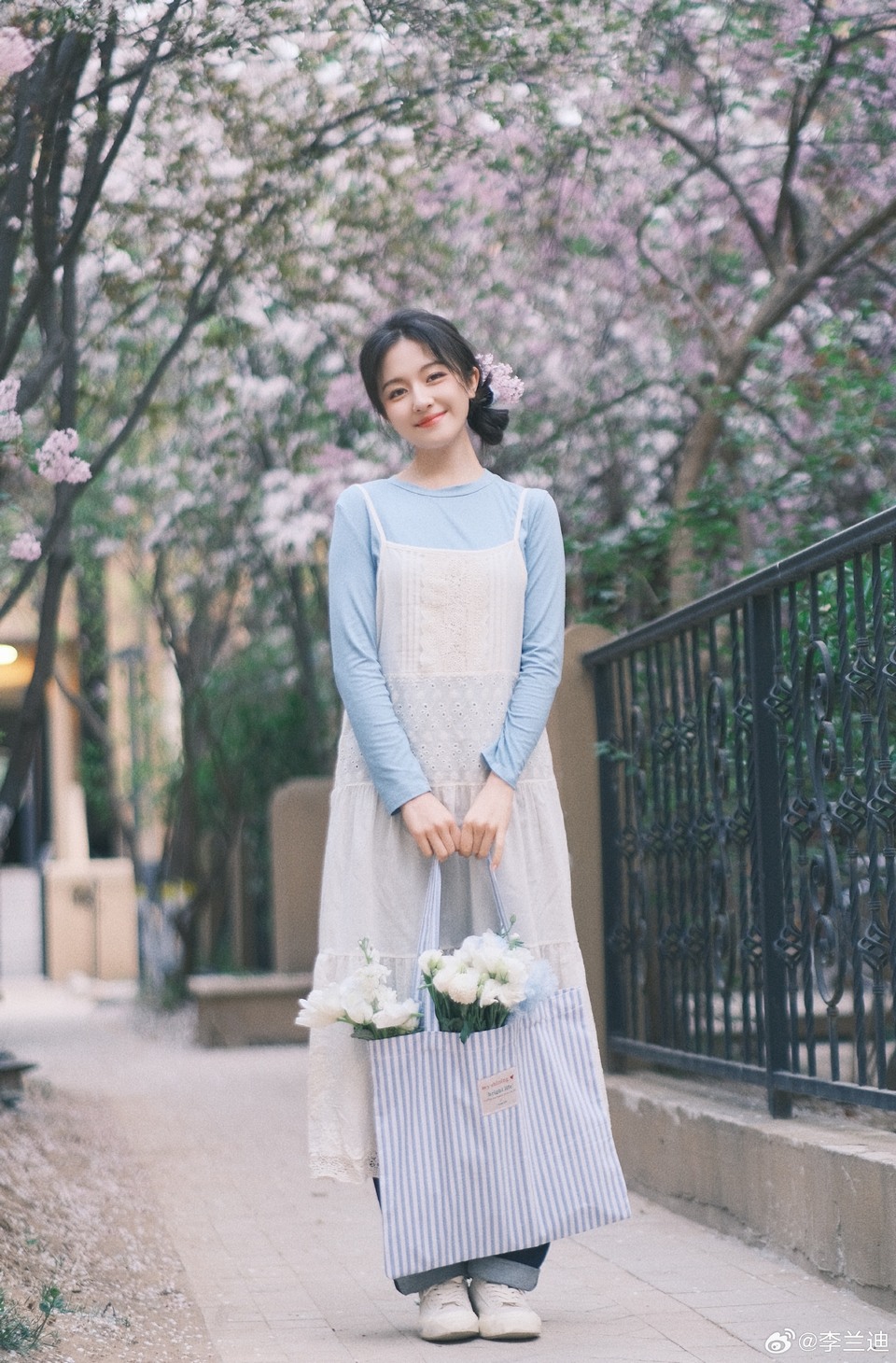 李兰迪接收爱意讯号 给浪漫的日子增添几缕花香