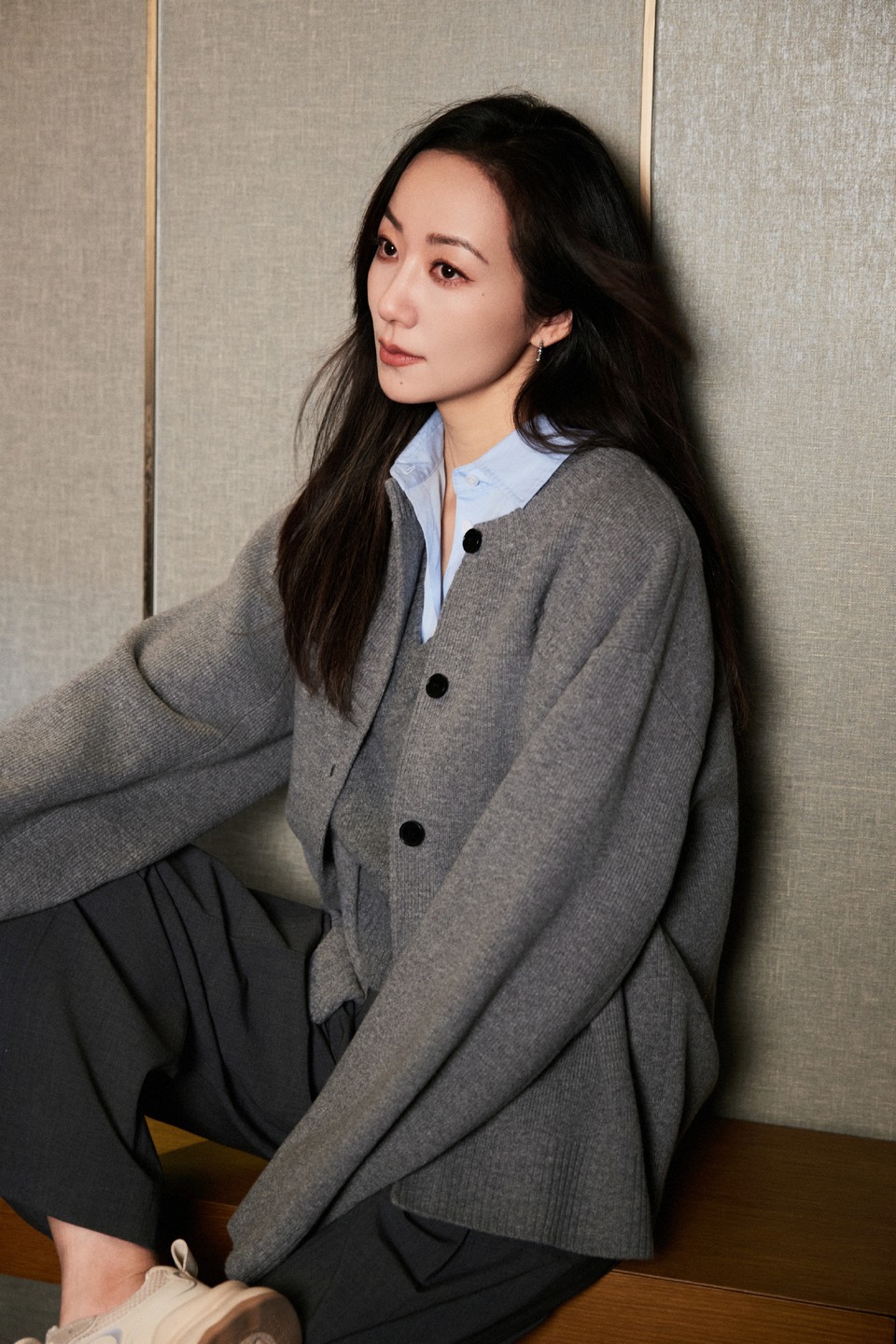 韩雪宽松衣着尽显松驰美感 以简约释放洒脱  第3张
