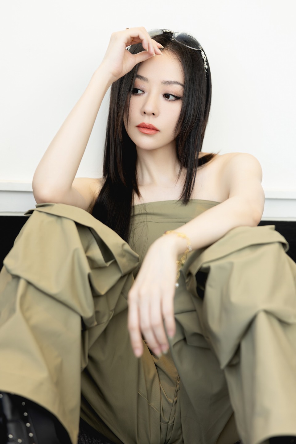 张靓颖眸光相触飒然如锋 捕捉今日份冷面酷飒版  第6张