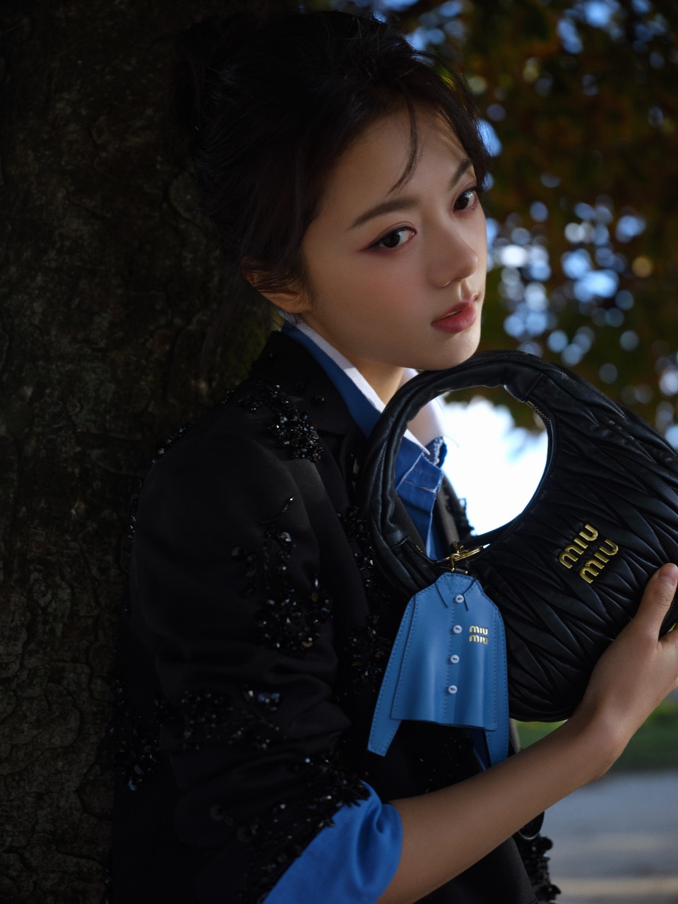 赵今麦沉浸在午后花园的梦萦里 繁华而自由  第8张