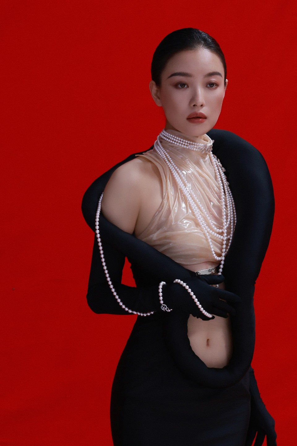 倪妮和艺术品对话时 珠玉异彩亦挡不住独特魅力  第5张
