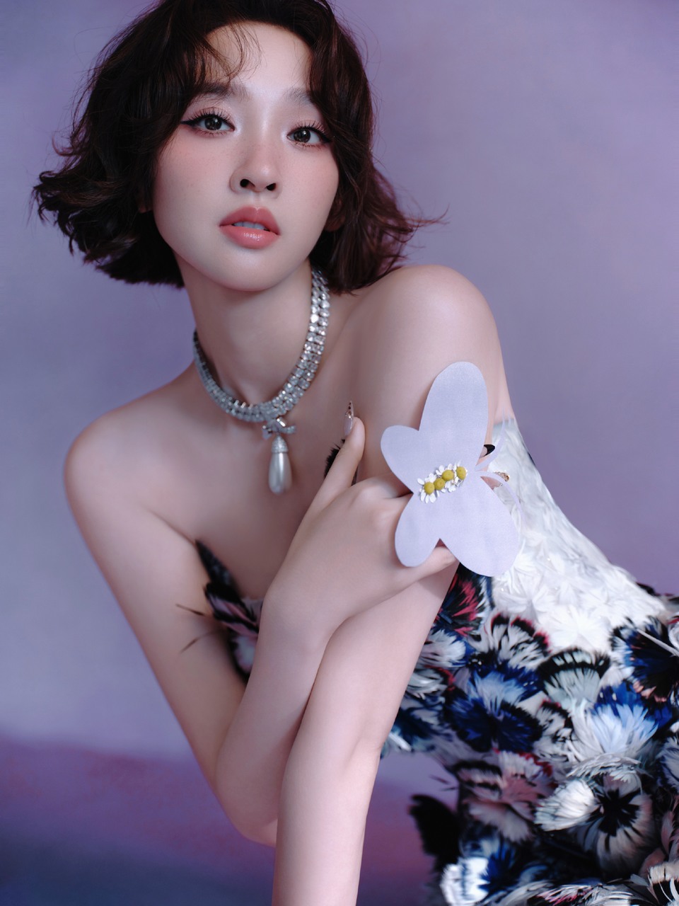 唐艺昕紫雾漫卷蝶影翩跹 衣缀蝶影自画中走来