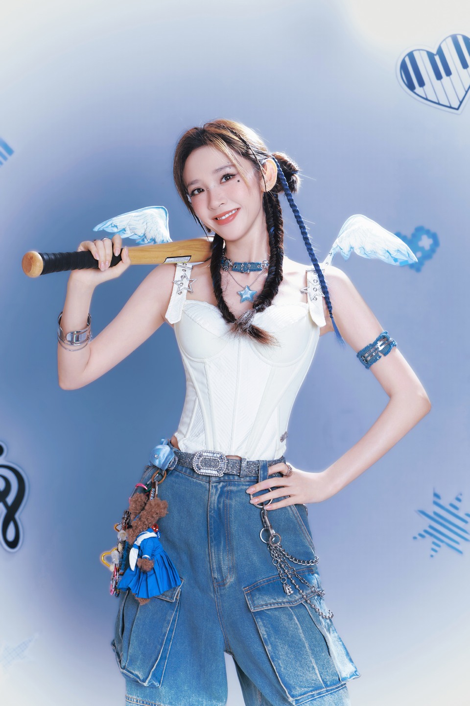 唐艺昕身负羽翼以胆怯为底色 静待大胆鬼舞台