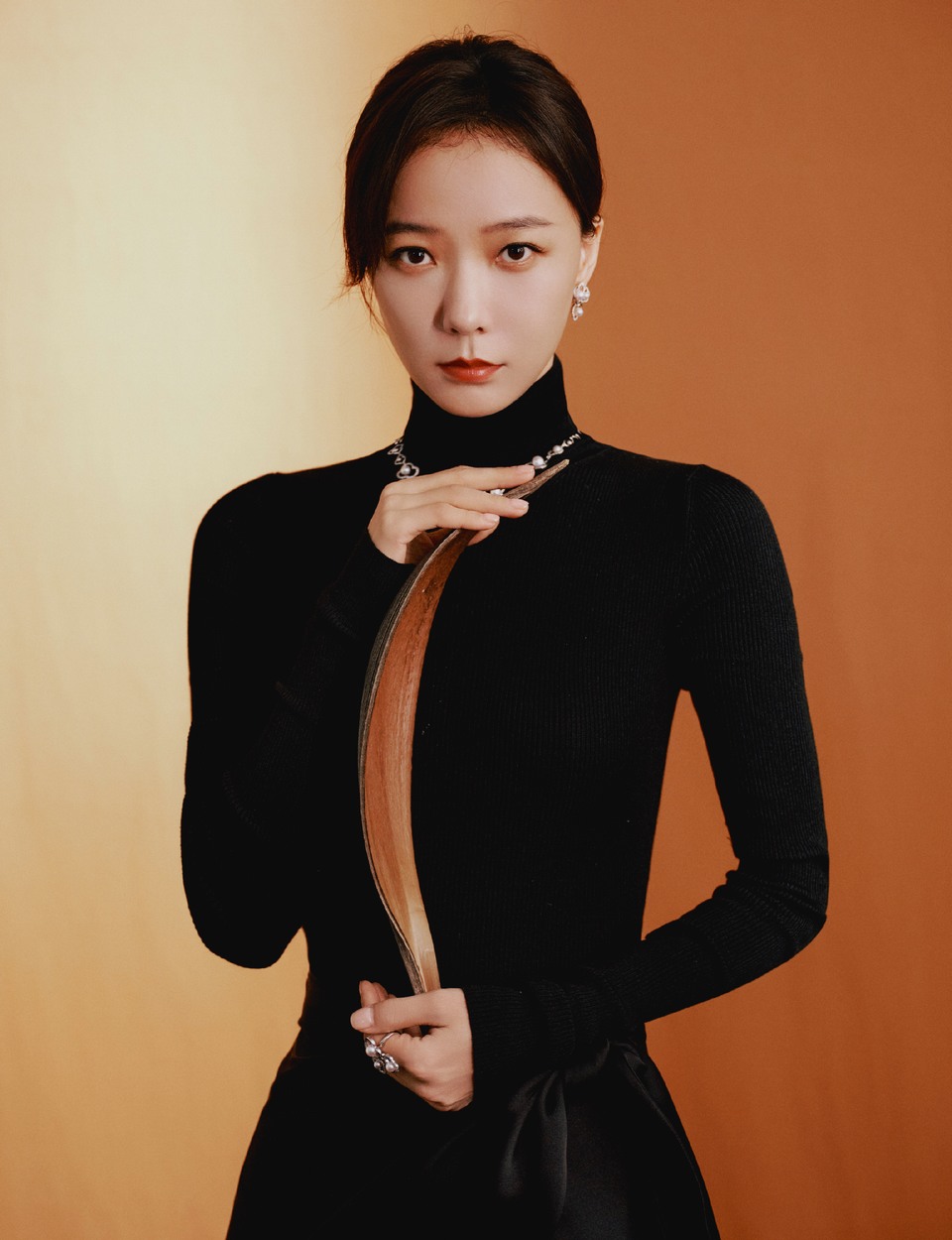 王珞丹色彩与光影的邂逅 活出尽兴的自己  第3张