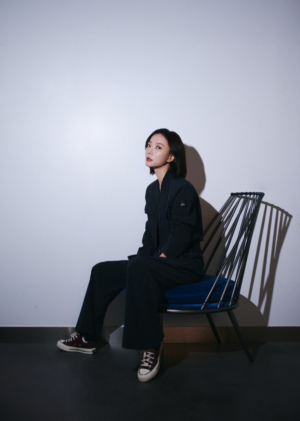 王珞丹暗夜主宰气场全开 优雅与锋芒并存