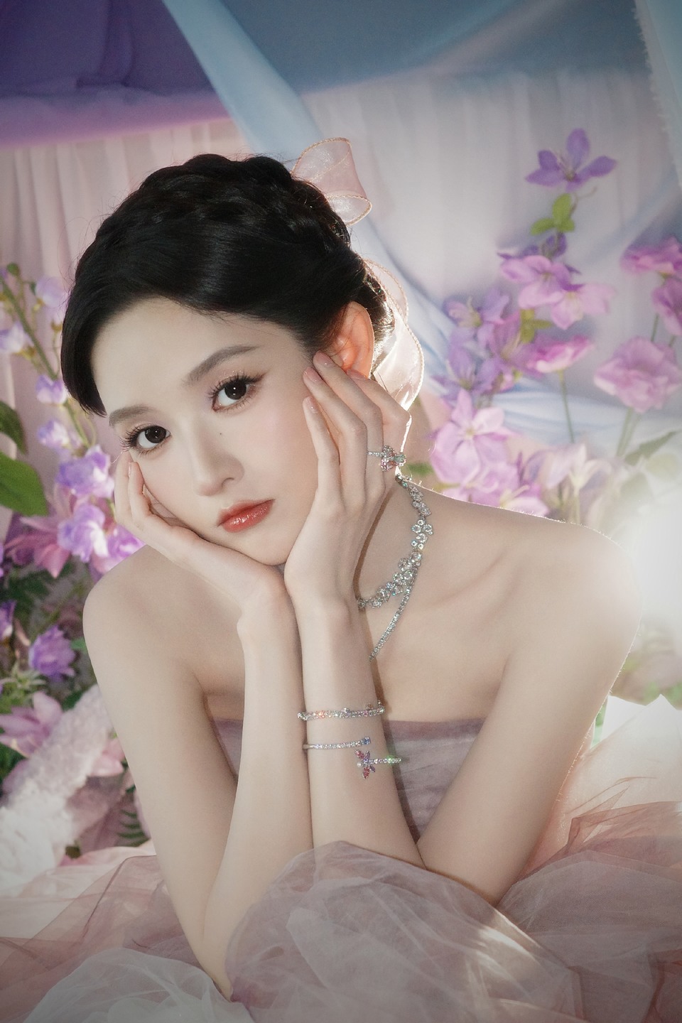 王玉雯星光缝进紫色的梦里 光影浮沉爱意滚烫难藏