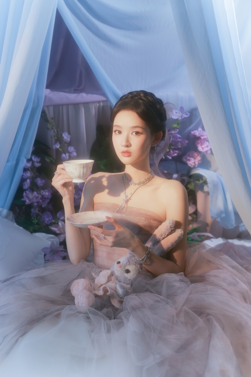 王玉雯星光缝进紫色的梦里 光影浮沉爱意滚烫难藏