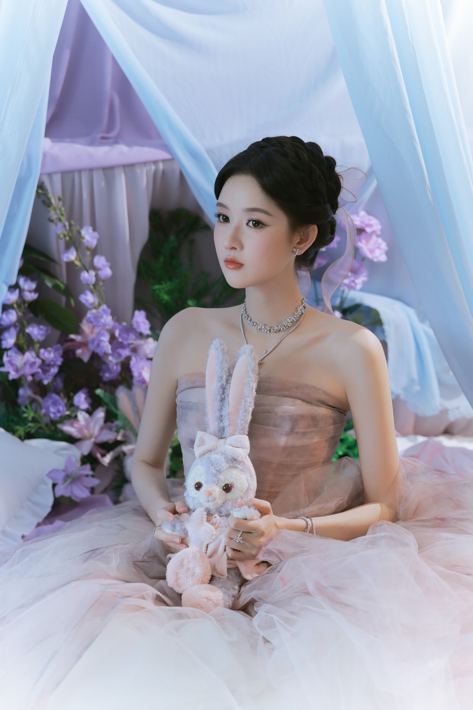 王玉雯星光缝进紫色的梦里 光影浮沉爱意滚烫难藏