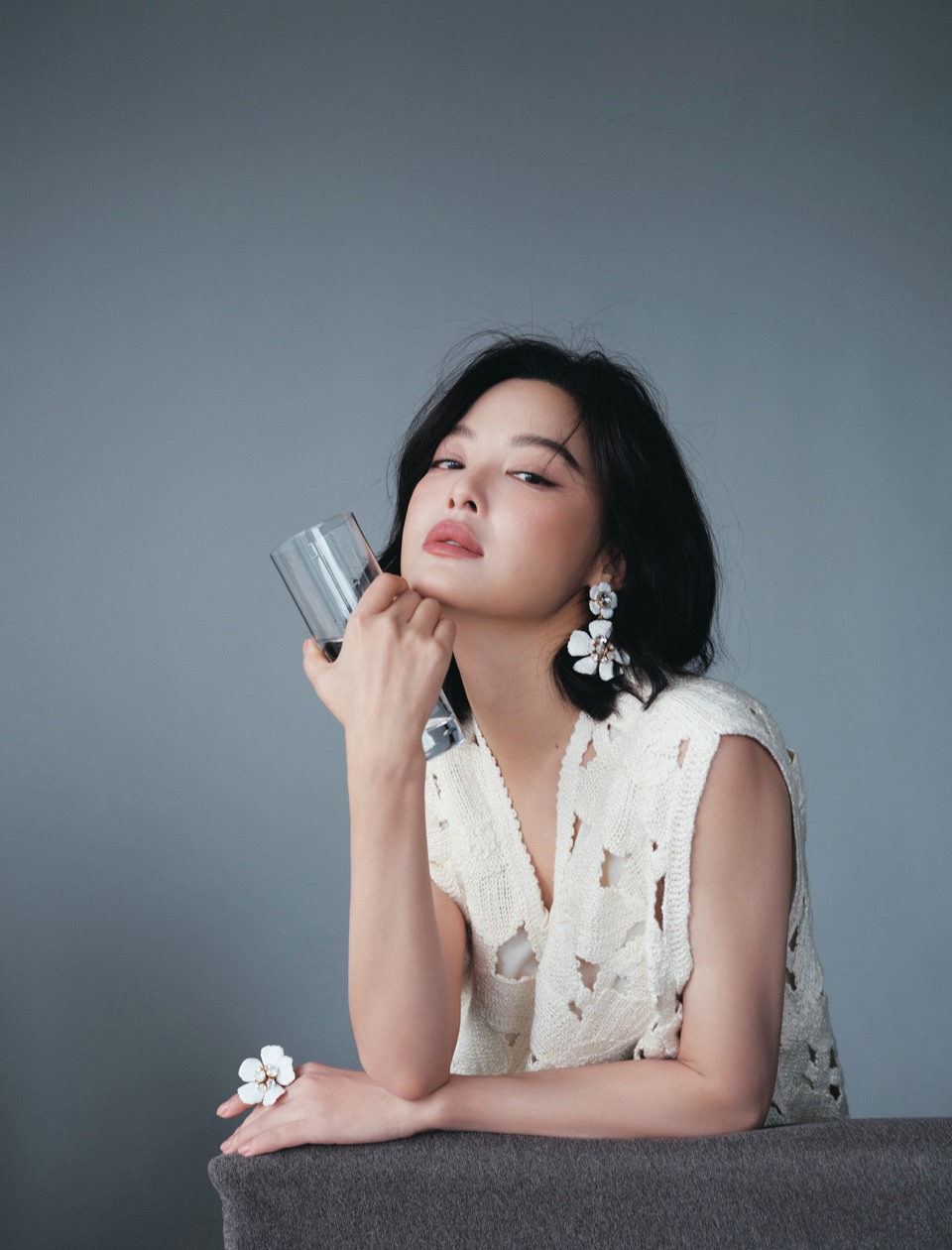 辛芷蕾蕴蓄稳健的力量 雅韵自生触达一瞬的绽放