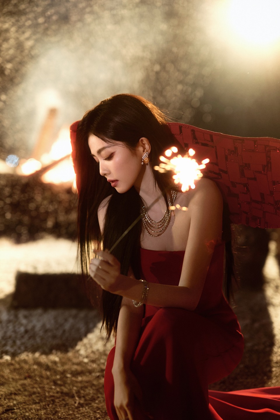 白鹿裙摆拂过旧岁焰火点燃新程 一路有光有花开  第2张