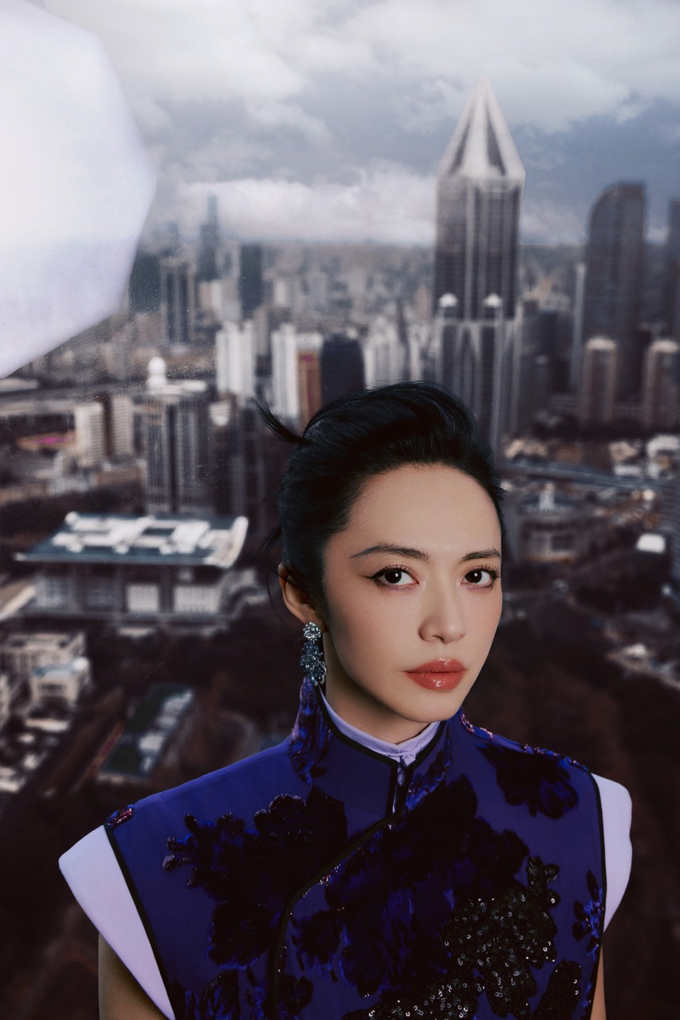 姚晨以摩登线条勾勒古典气韵 动静之间温婉亦藏锋芒  第4张