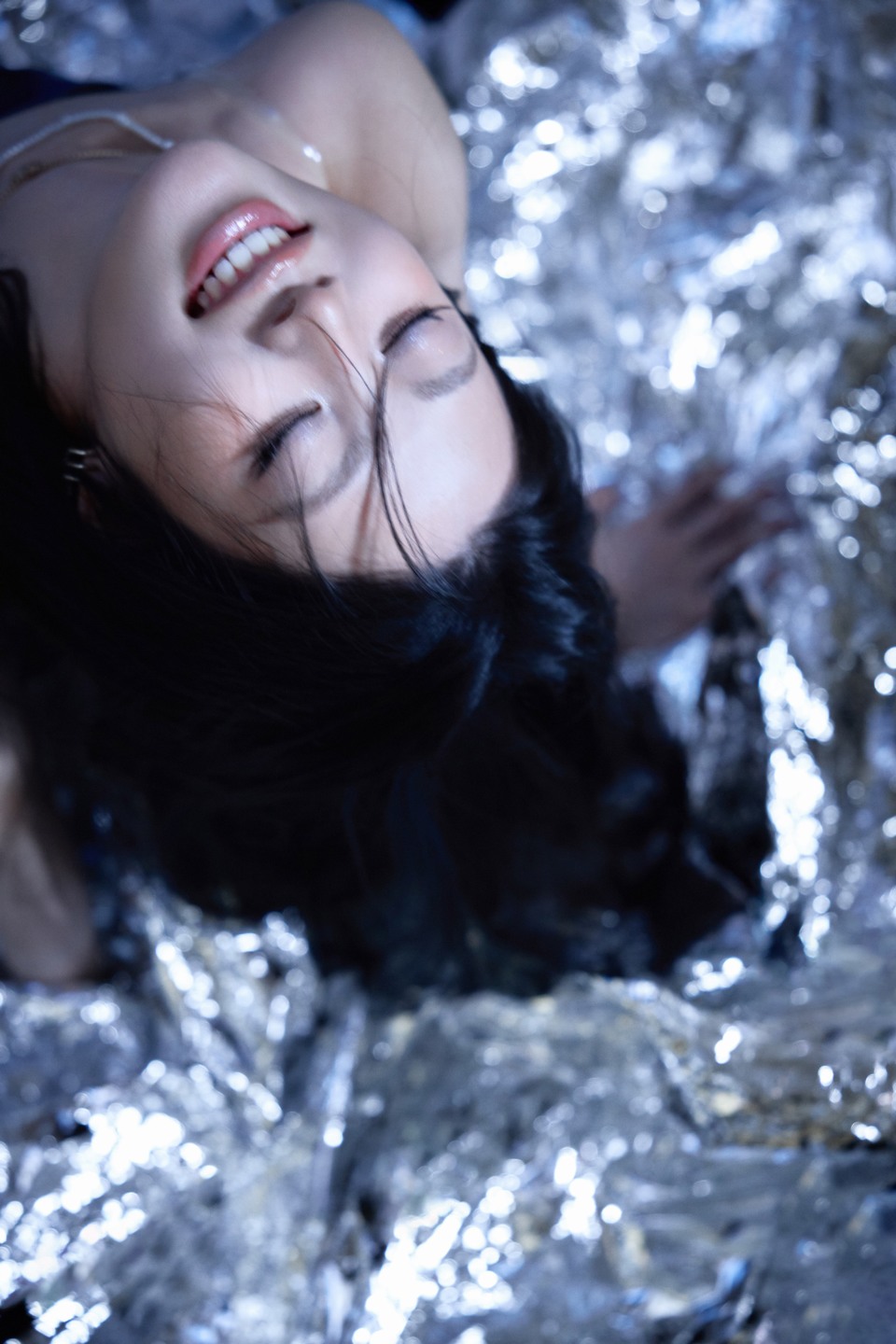 姚晓棠流动光影一瞬 星河万千光影闪烁银白花火