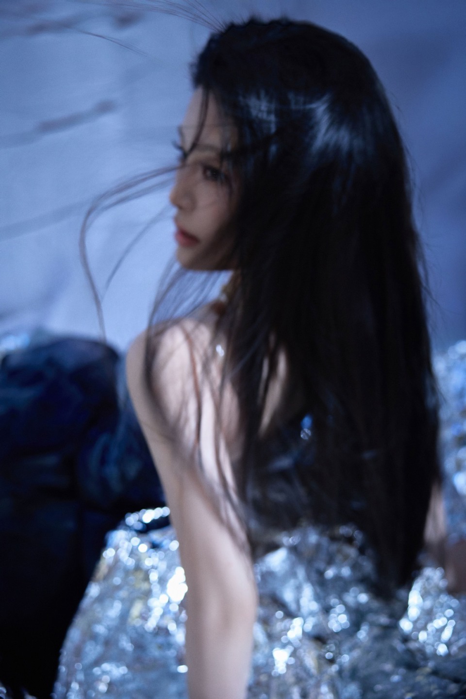 姚晓棠流动光影一瞬 星河万千光影闪烁银白花火