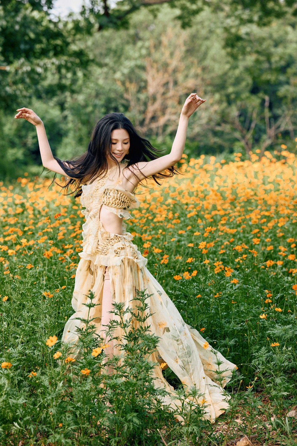 姚晓棠恣意生长欢腾绽放 徜徉自由的一天世界