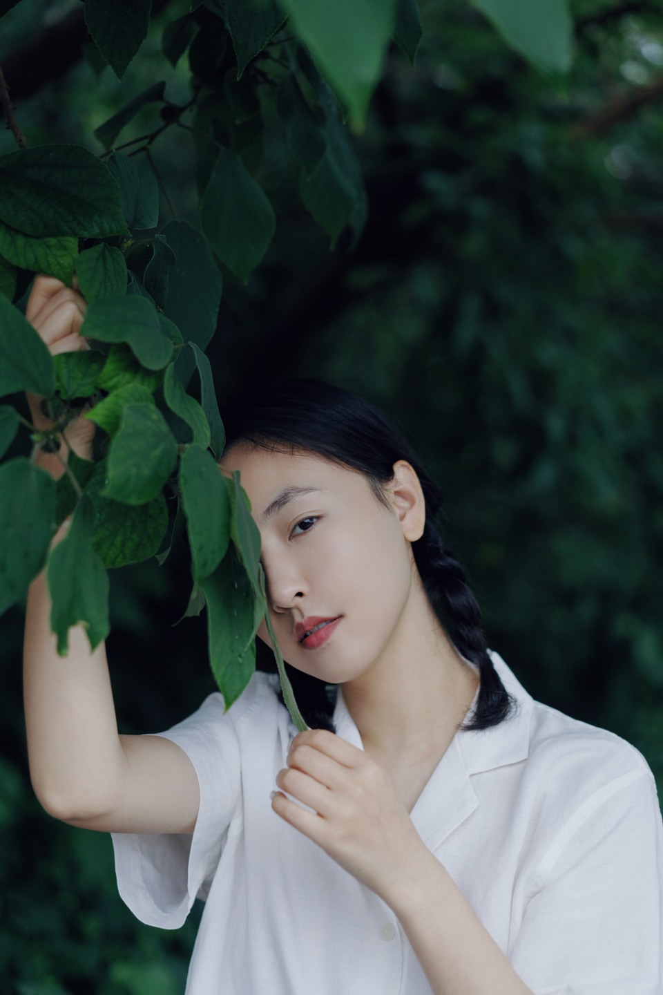 吴倩江波桥影临摹成画 倩影依栏白衫静立  第5张